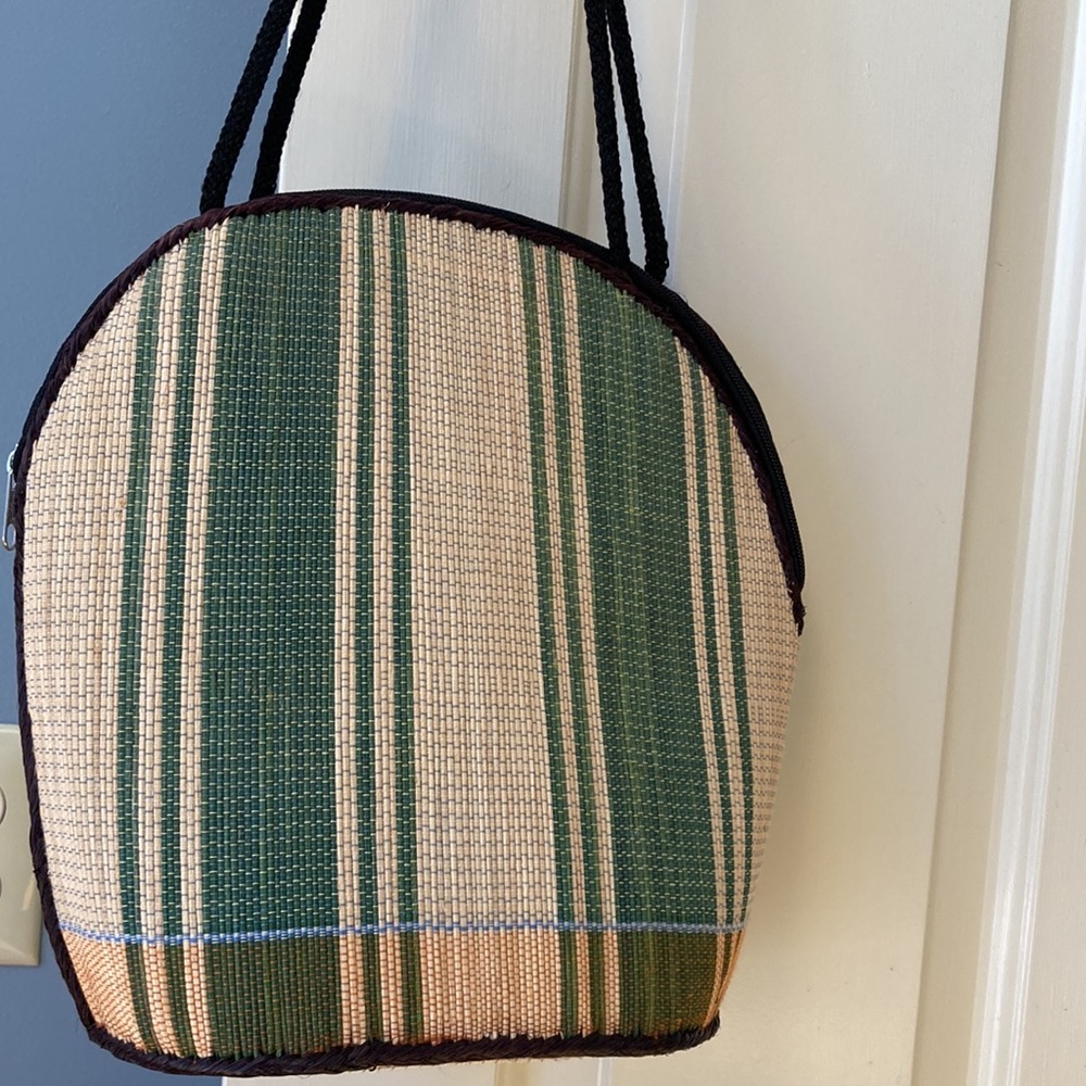 One of a kind rattan clam shell bag - Picture 4 of 11